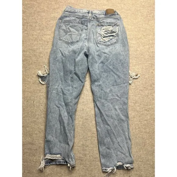 American Eagle Outfitters | Mom Jean | Destroyed Distressed | Size  8 - Picture 7 of 14